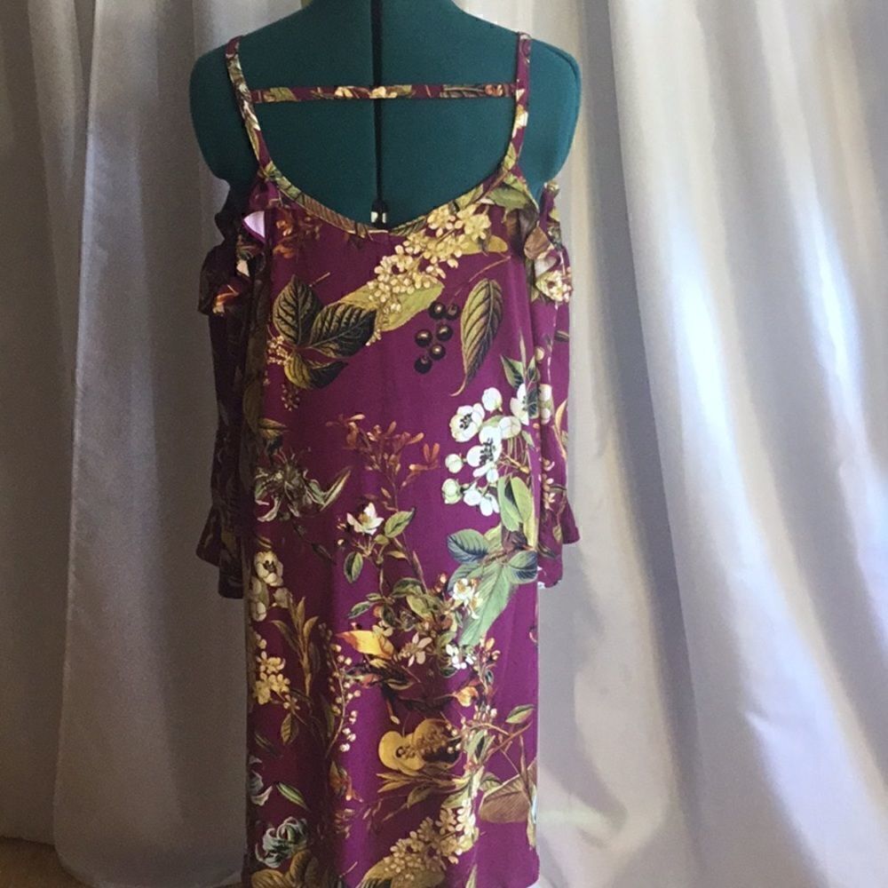 Boldly flowered dress with long sleeves, cold shoulder style in size large - Picture 10 of 14